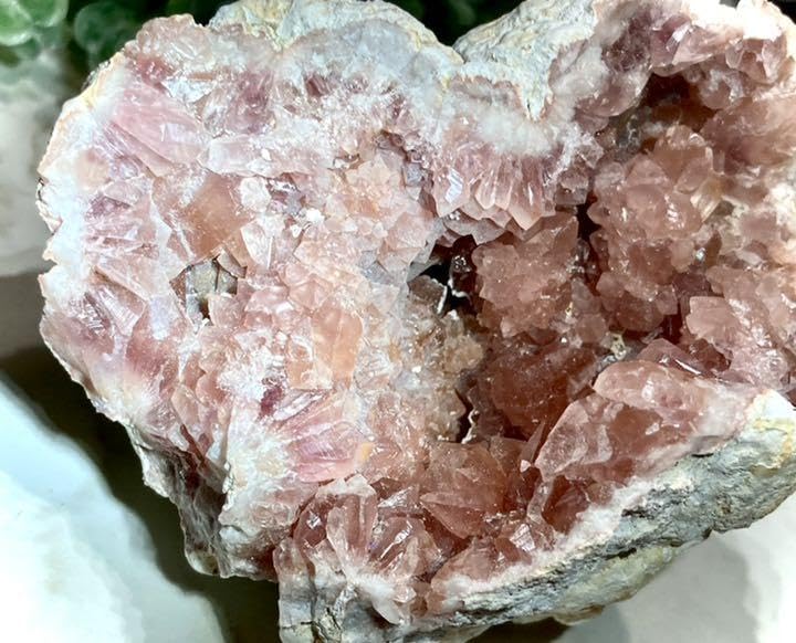 Amazon | ハートの洞窟 ピンクアメジスト クラスター ラフストーン